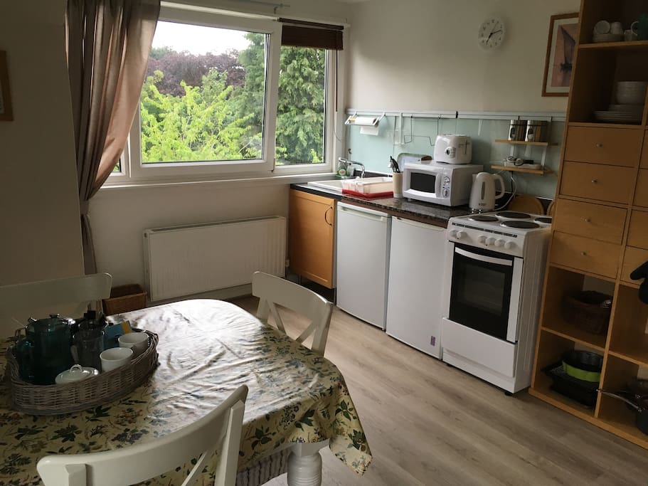 A fully equipped kitchen with fridge, freezer, microwave, four ring electric cooker and electric kettle. All pots, pans, cutlery etc. Cook a quick snack or romantic supper for two.