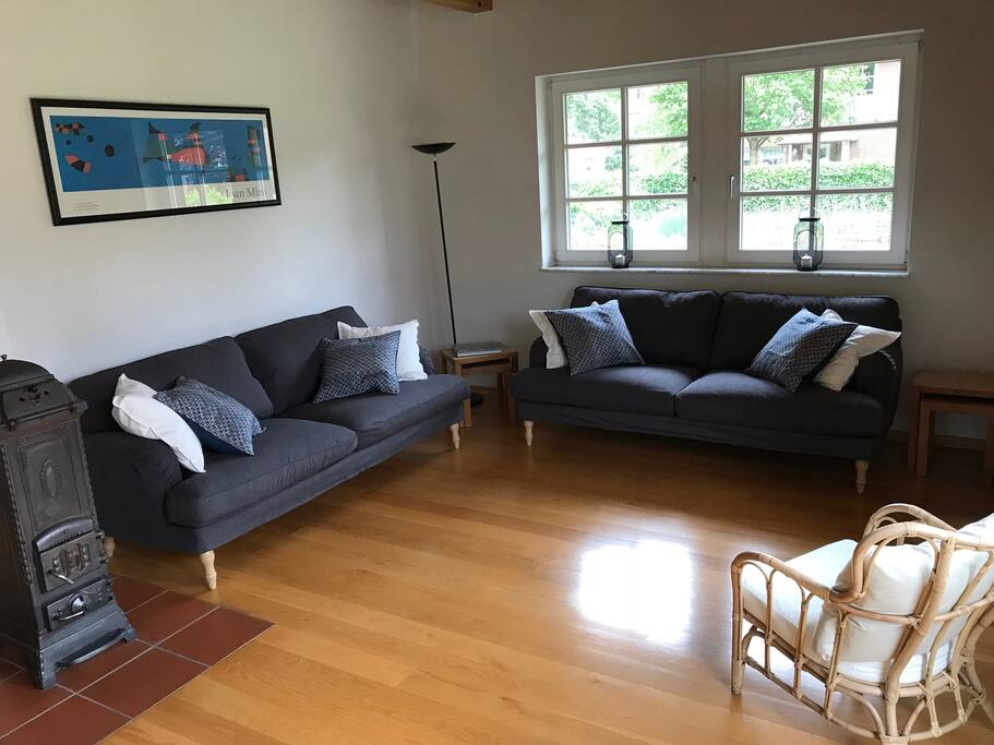 Wohnzimmer mit dänischem Ofen