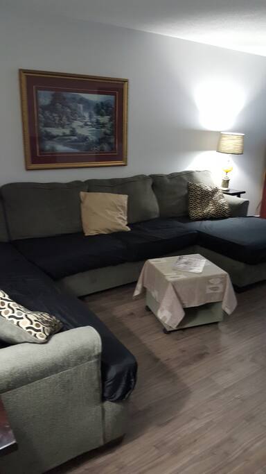 Livingroom
Large smart TV