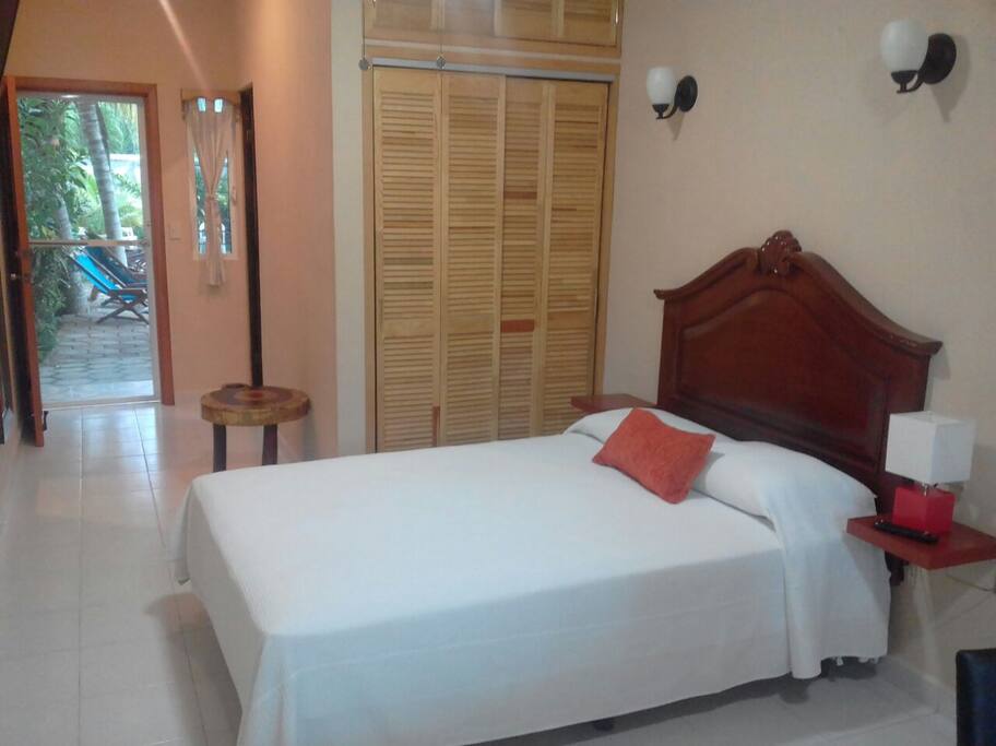 Cama Matrimonial y Guarda Ropa