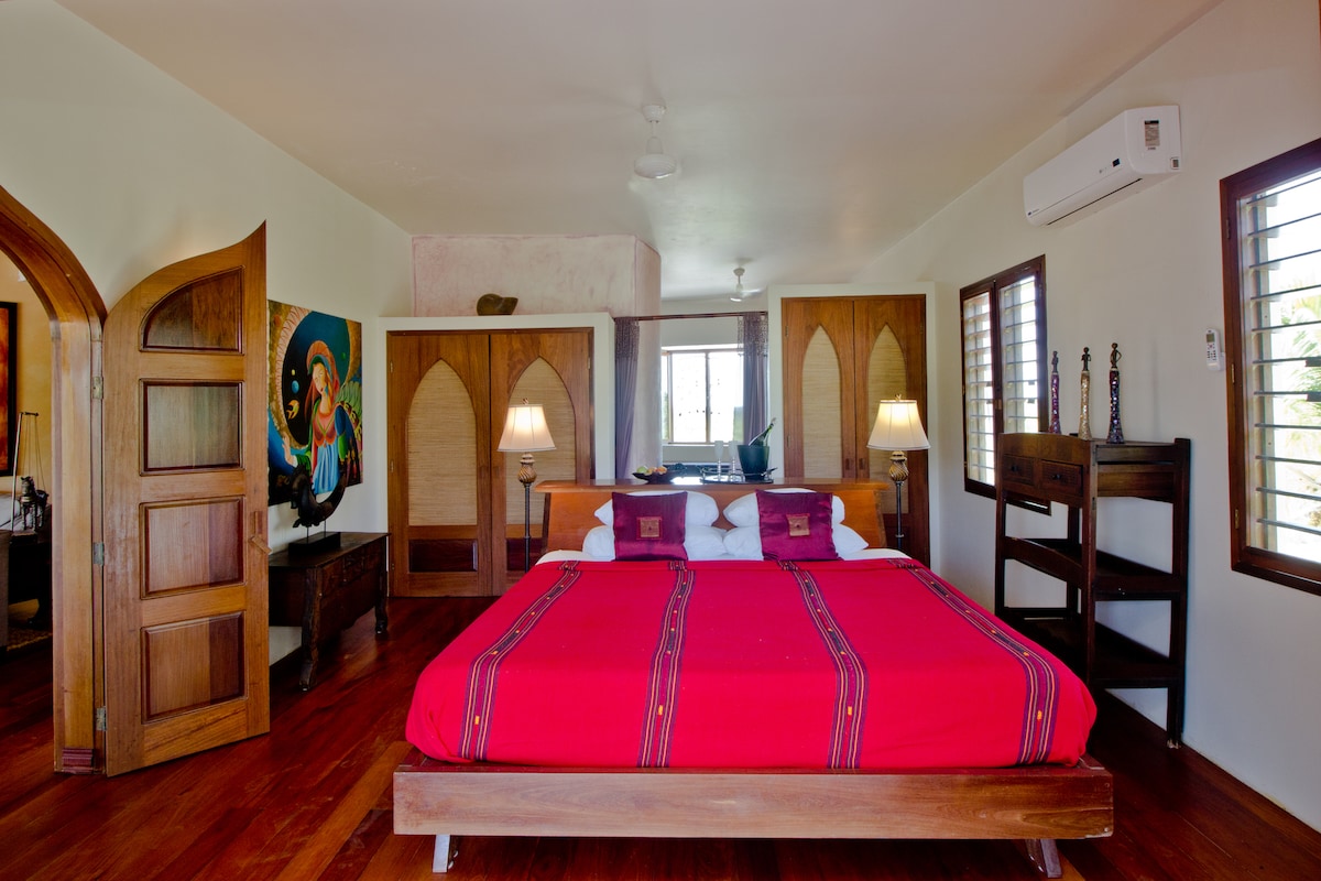 Кралска спалня на главен етаж