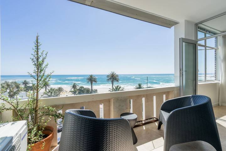 Stunning Camps Bay Ocean & Mountain View 2 Bed Apt gallery image 3