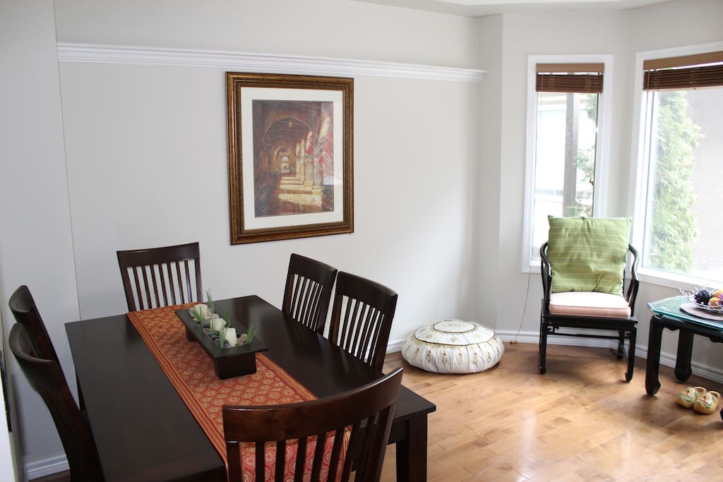 Dining table that sits 6