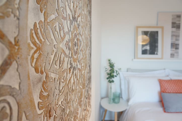 Relax in a Bright, Contemporary, Central Apartment