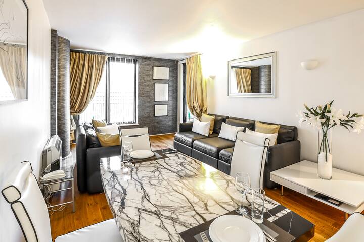 Modern & Stunning Two Bedroom Apartment Kensington