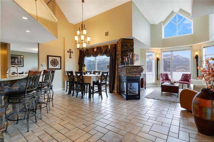 Top Of The World Luxury Penthouse At Sunset Resort Apartments For Rent In Kelowna British Columbia Canada