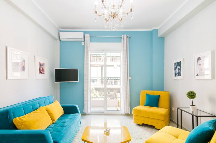 Cheerful Art-Filled Apartment with a Parthenon View gallery image 3