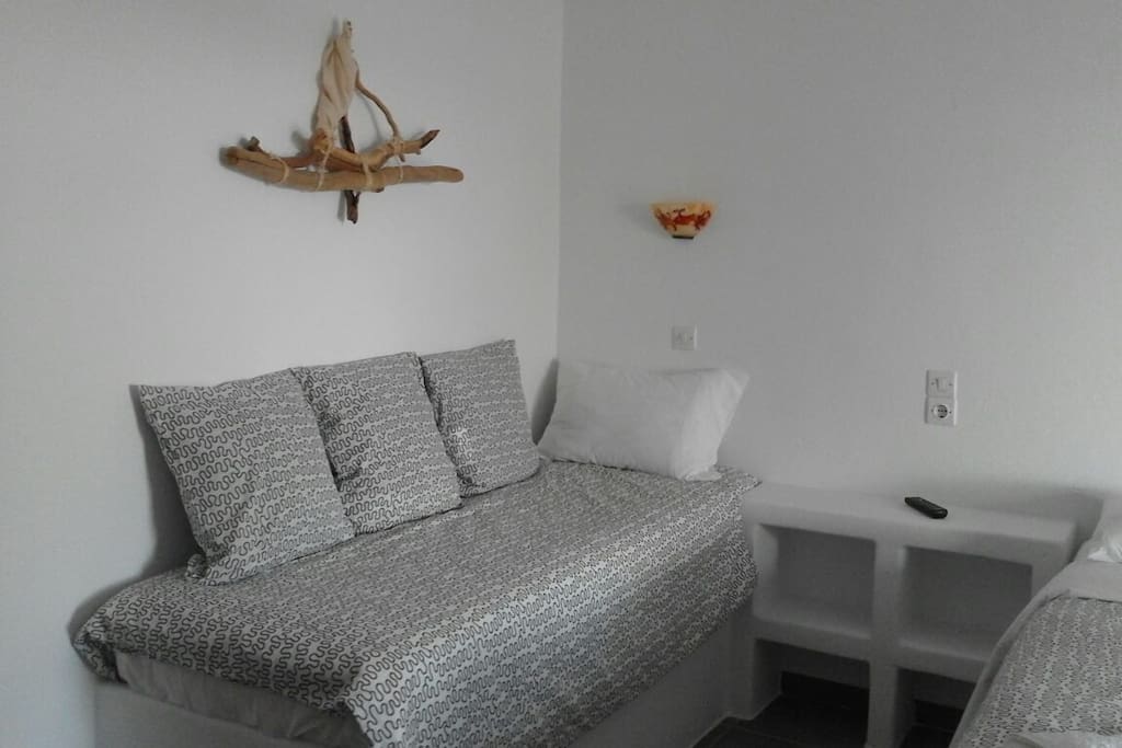 Spacious studio, cool and quiet. Ideal for couples!