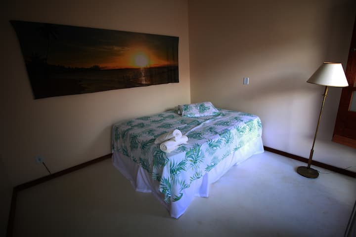 спална соба 1 + брачен кревет (широк 180-220 см