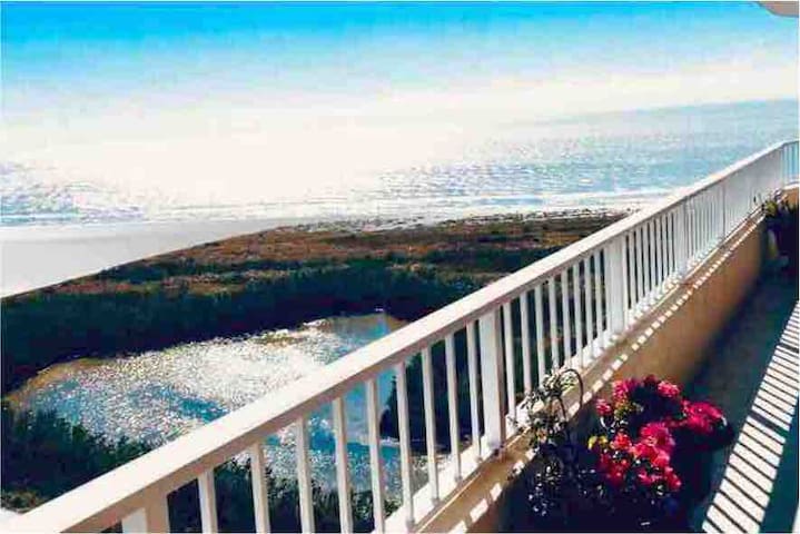 Largest Oceanfront Penthouse! Full sunrise-sunset!