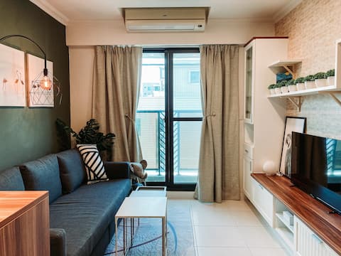 Apartment in downtown Kaohsiung for 1 to 6 people