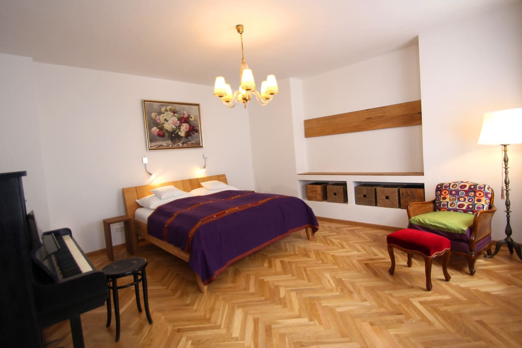 Großes, komfortables und ruhig gelegenes Schlafzimmer