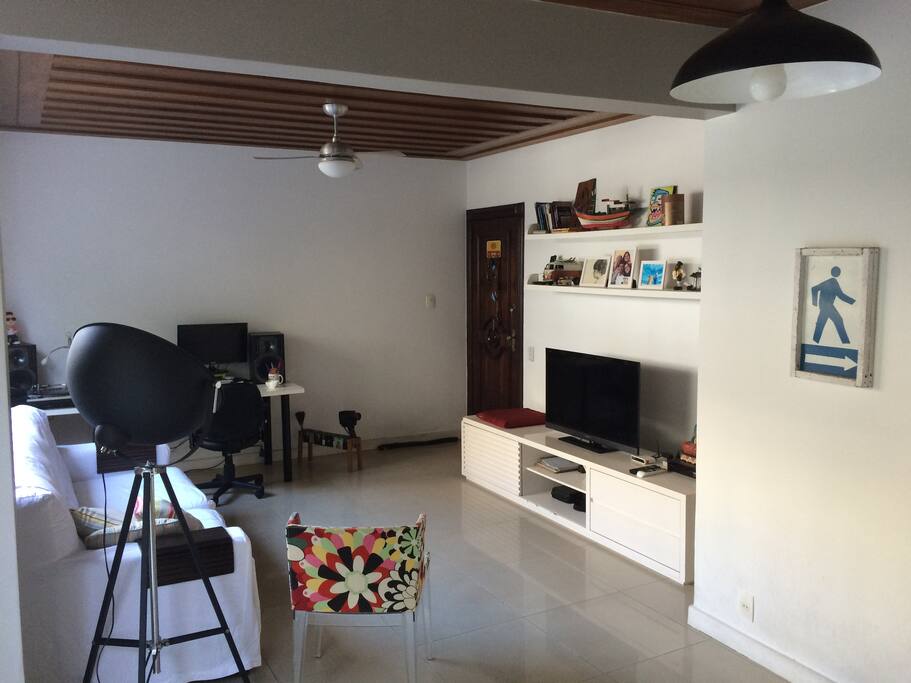 SALA COM TV A CABO