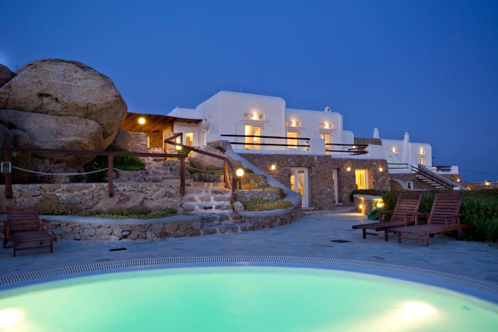 Luxury villa Super Paradise Mykonos gallery image 3