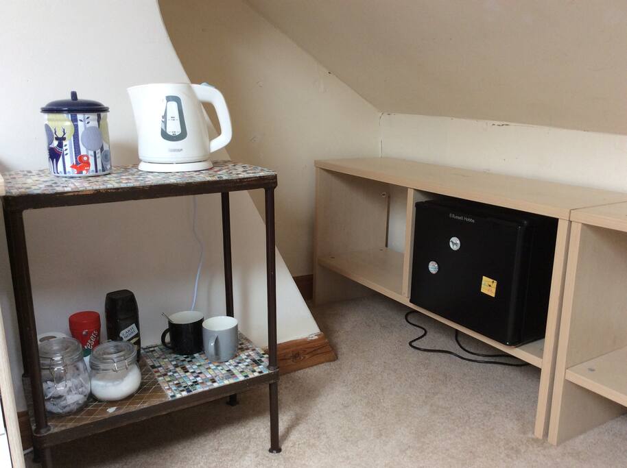 Kettle & fridge