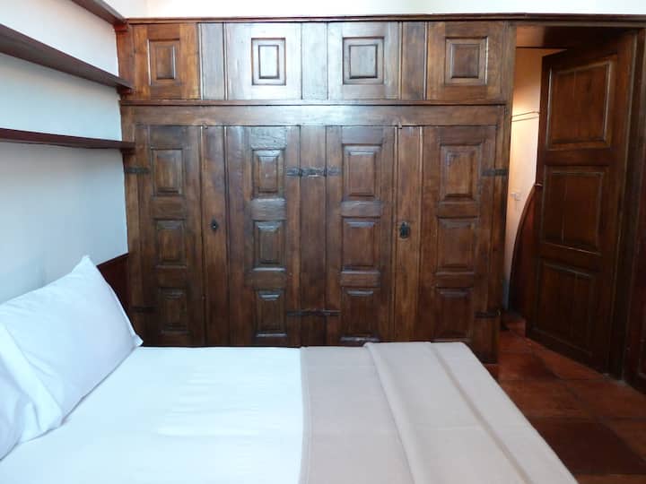 Master bedroom with ensuite bathroom/shower - comfort and convenience in the Eternal City