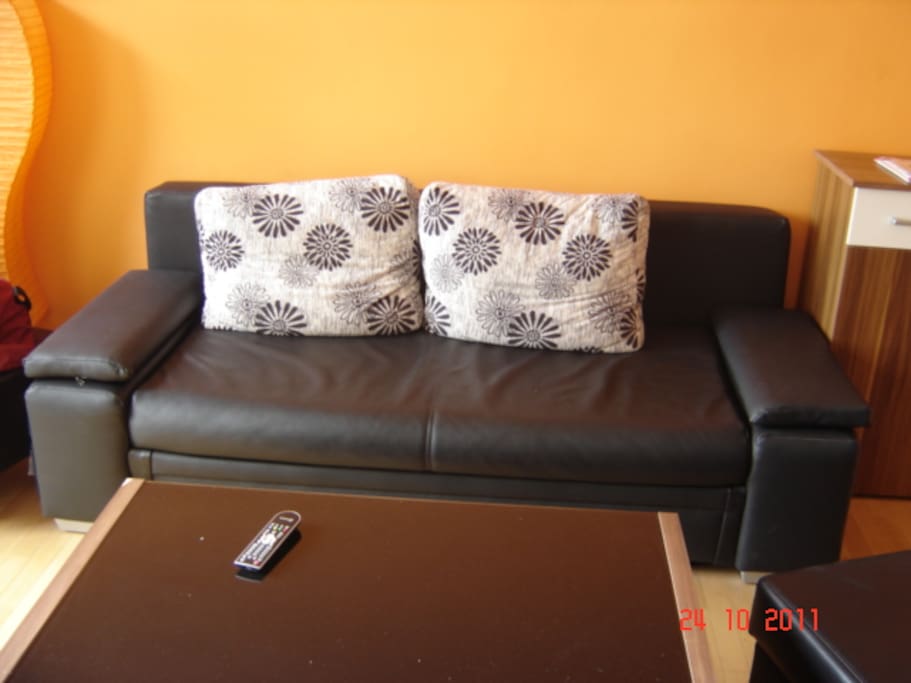 eine sehr bequeme couch und noch bequemeres Bett
2,00m /2,00 m