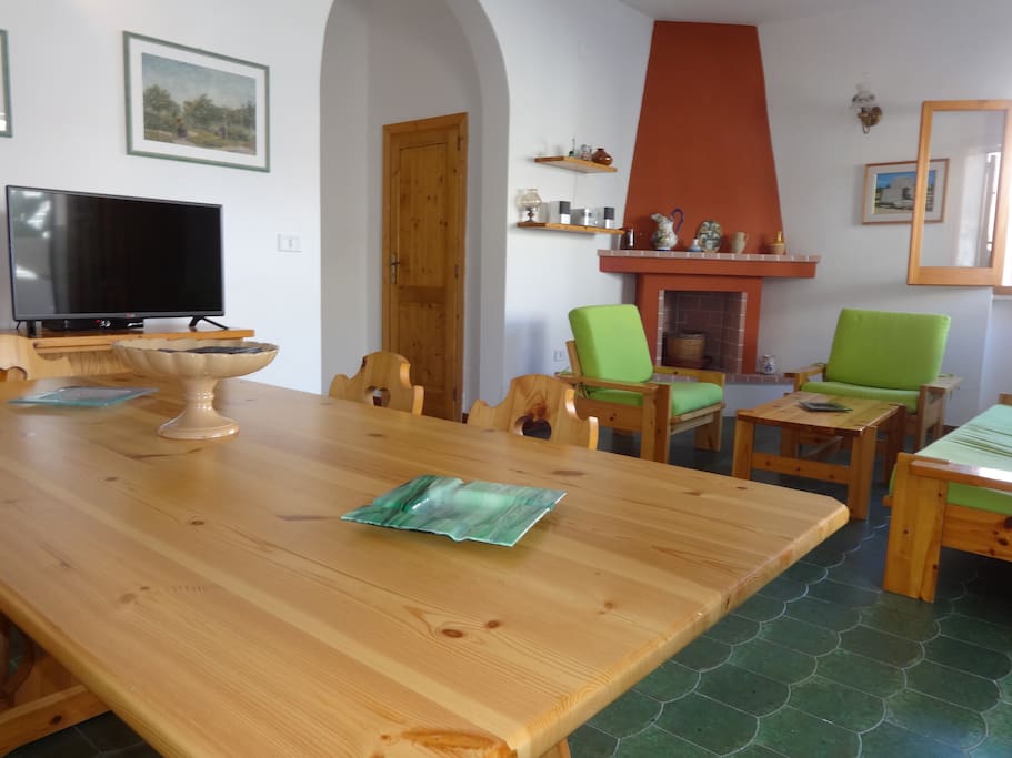Sala pranzo e soggiorno