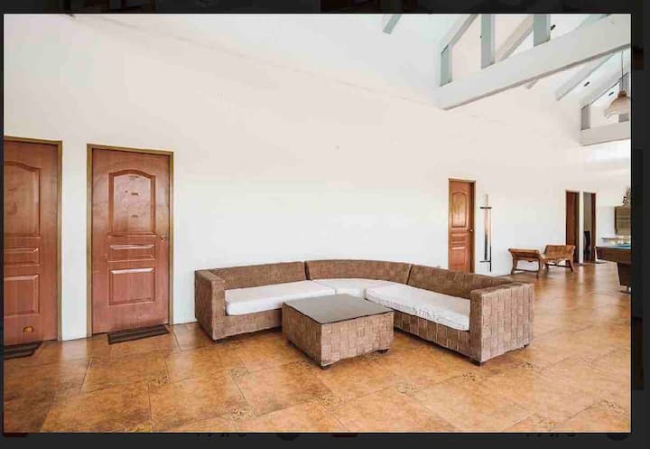 Deluxe Room At Gitna Ng Nayon - Santa Maria