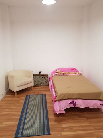 habitacion independiente, muy centrica