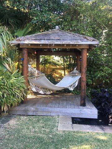 Waratah House- a sun drenched Palm Beach Classic gallery image 3