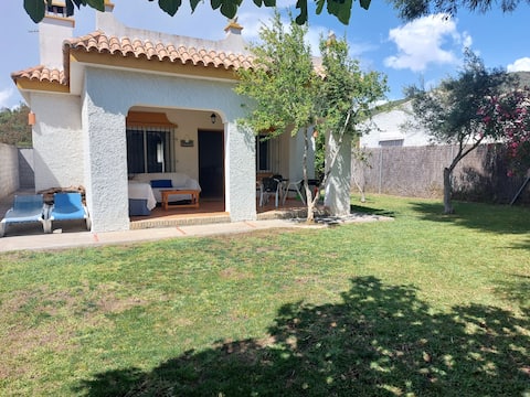 House a 10-minute walk from Faro Beach