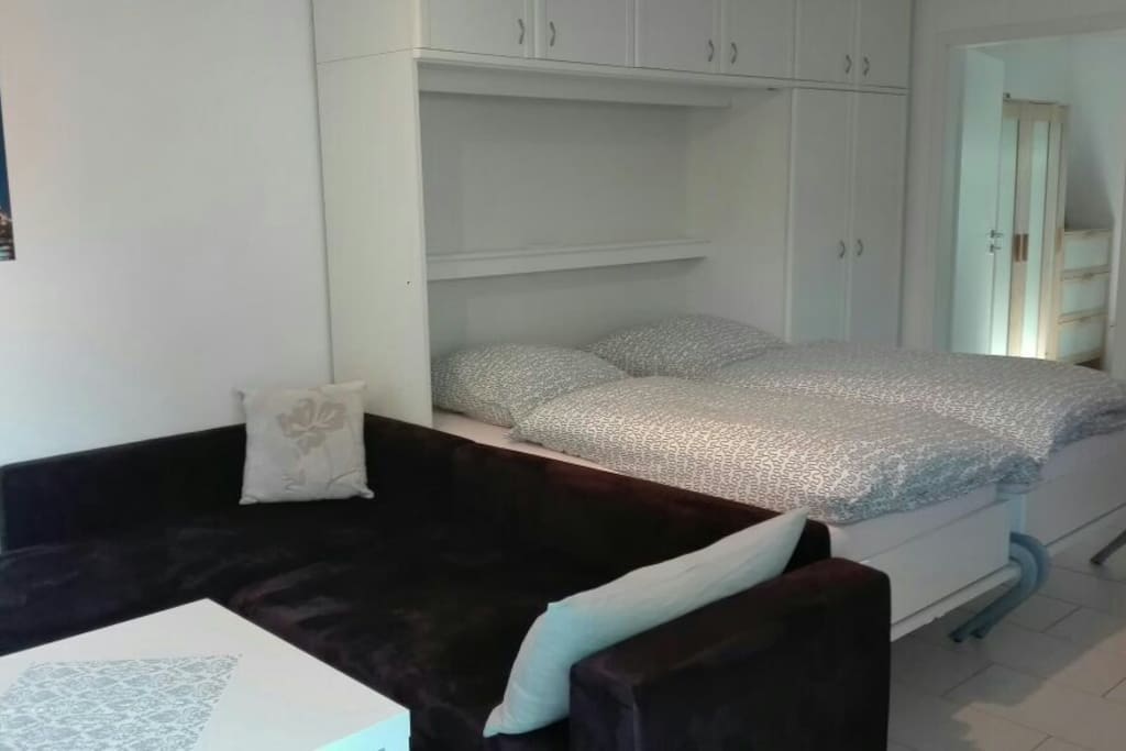 Schrankbett im Wohn/Schlafzimmer