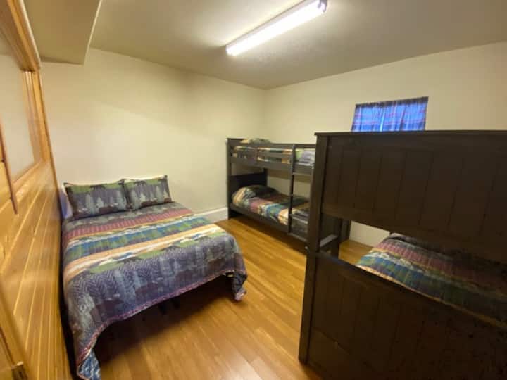 الطابق السفلي