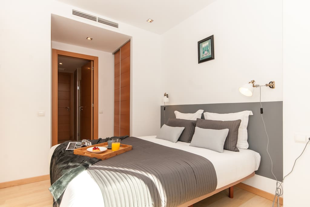 Plenty of storage and hanging space, bedside lighting and quality furnishings.