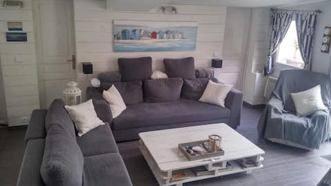 Family home 12/14 people near sea/shops