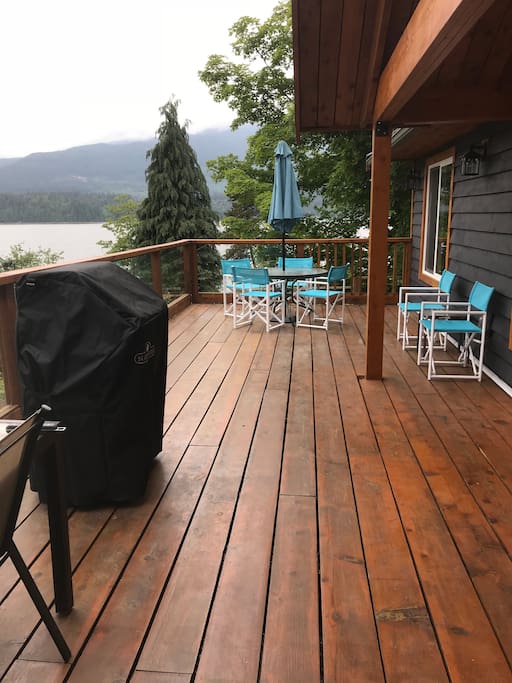 Great deck with amazing view!