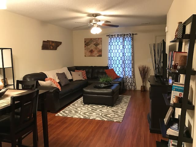 Awesome 2br Condo, in the Heart of it all!