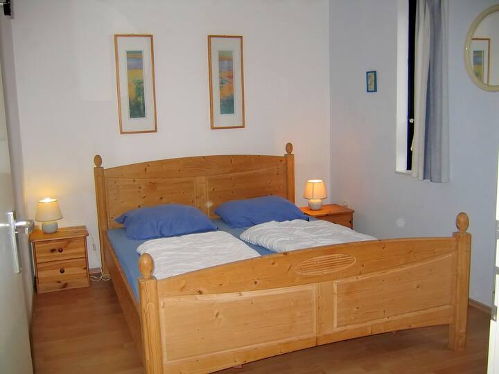 חדר שינה למטה