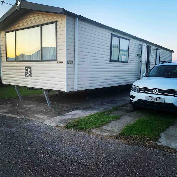 Family Static Caravan with clubhouse and