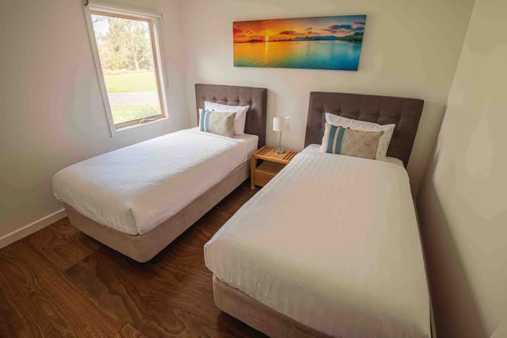 חדר שינה 2 עם 2 מיטות קינג סייז