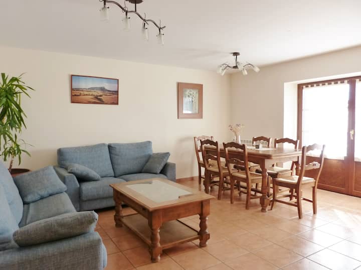 Casa Casbas: Apartamento Con Gran Terraza - Jaca