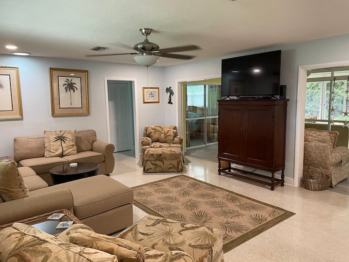 Spacious 3/2 Beachside Family Home 6 Lots To Beach - Ormond Beach, FL