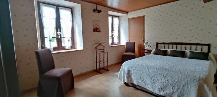 Habitación n° 1
cama de 160 y cuna para niños
cómoda y guardarropa