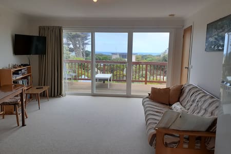 Anglesea Ocean View Apartment - Sleeps Two
