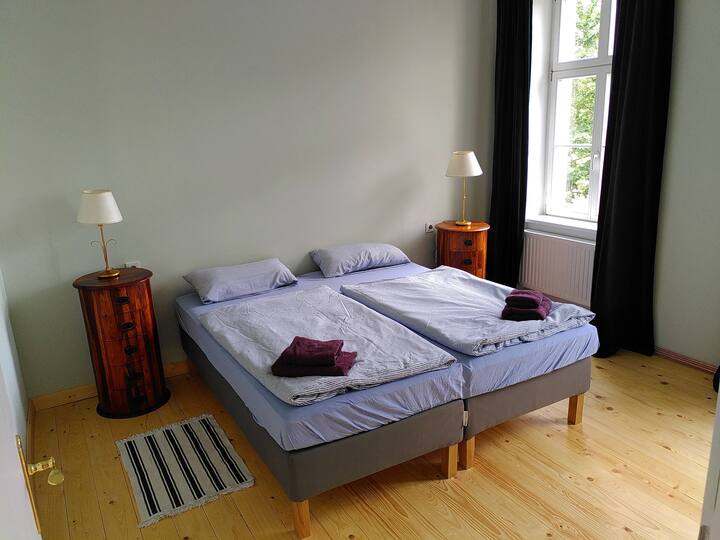 Schlafzimmer 1
