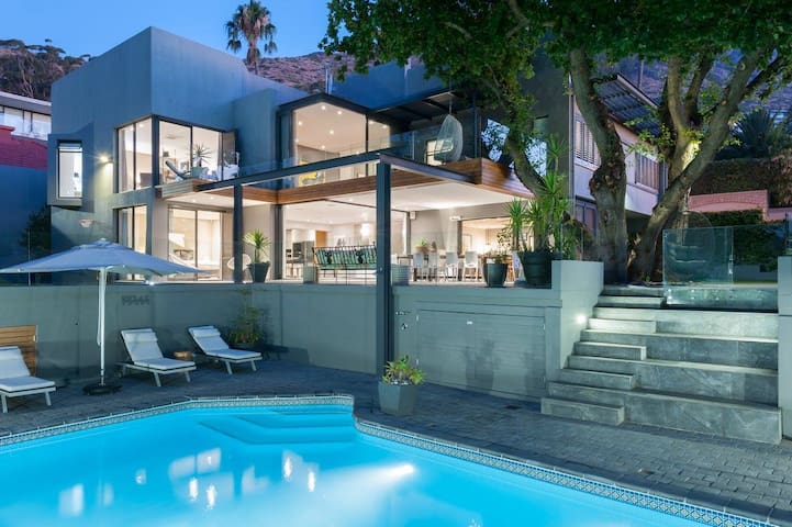 Modern Spacious family Urban Oasis Villa