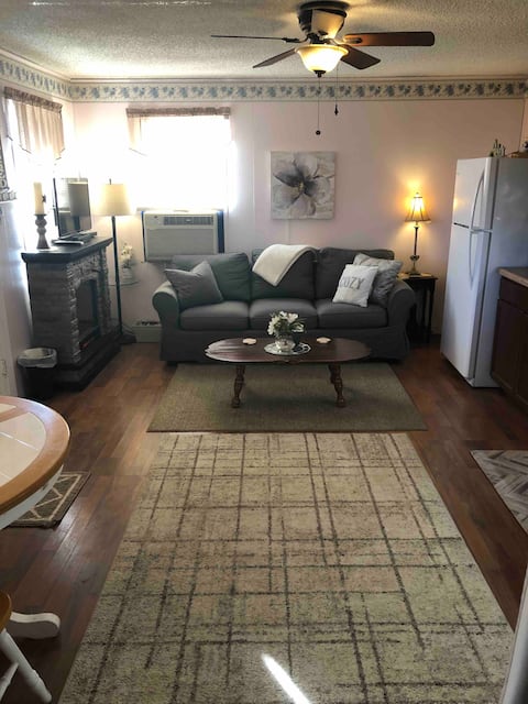 Popular Airbnb listing: Cozy lake cabin private spa . Pool &Kayaks shared in Buchanan Dam