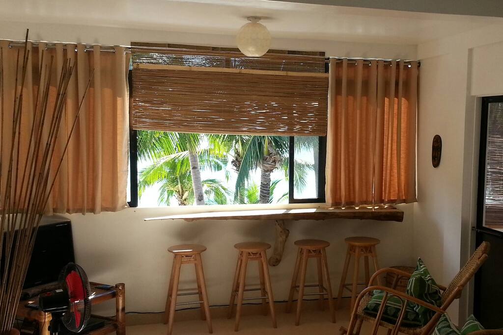 Beachfront breakfast bar