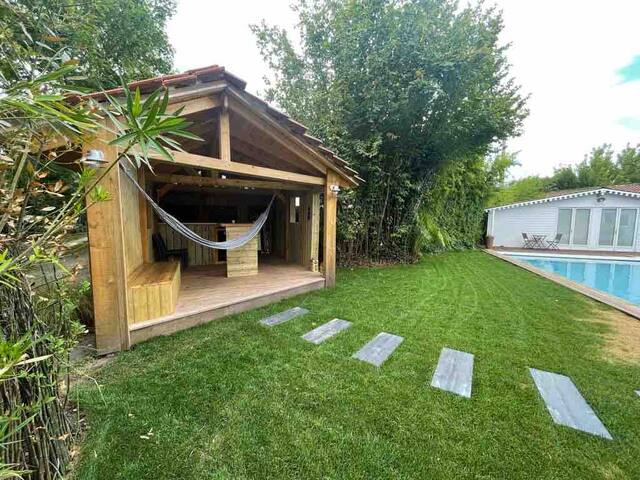 Havre de paix – grande maison en bois & piscine gallery image 4