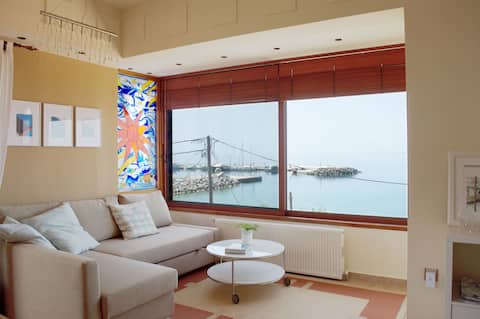 Top performing Airbnb: Comfortable Apartment On the Sea in Περιφερειακή Ενότητα Χαλκιδικής