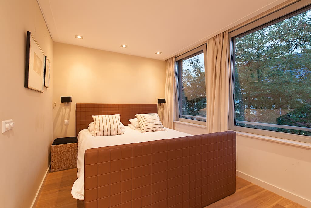 Kingsize bed of 180x210 cm