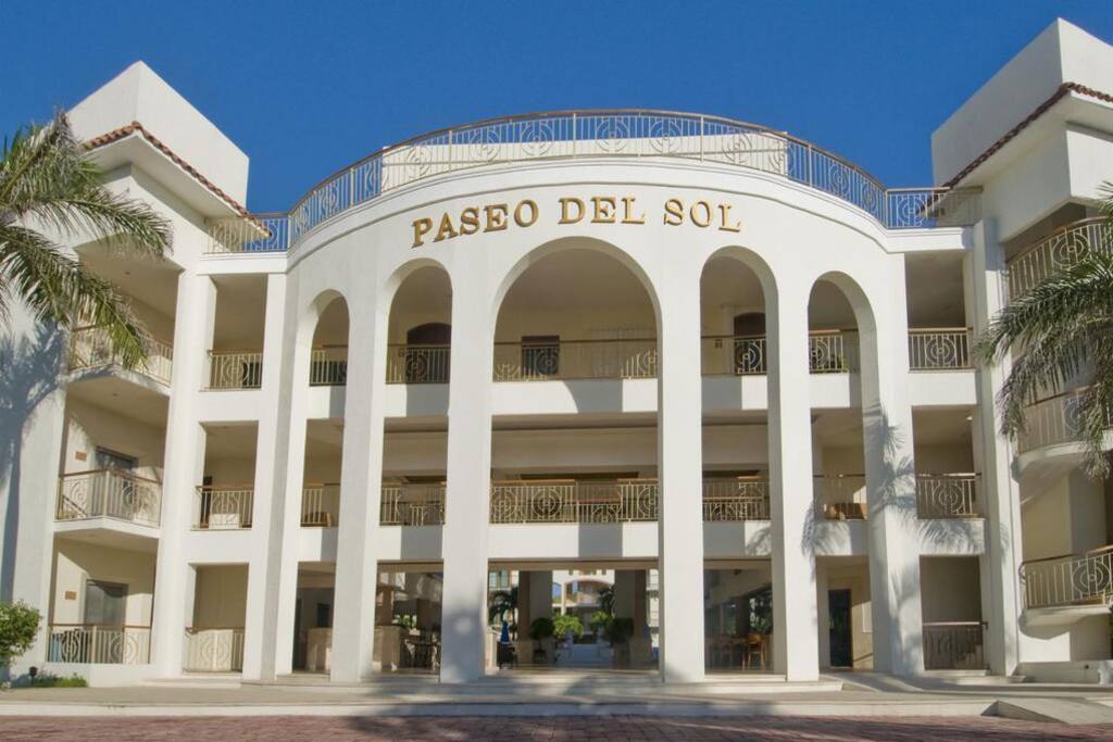CONDO HOTEL CON VIGILANCIA PRIVADA, ESTACIONAMIENTO Y RECEPCION LAS 24 HORAS DEL DIA
