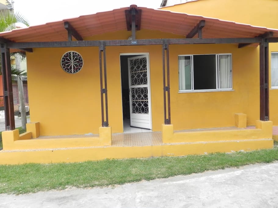 Frente e varanda