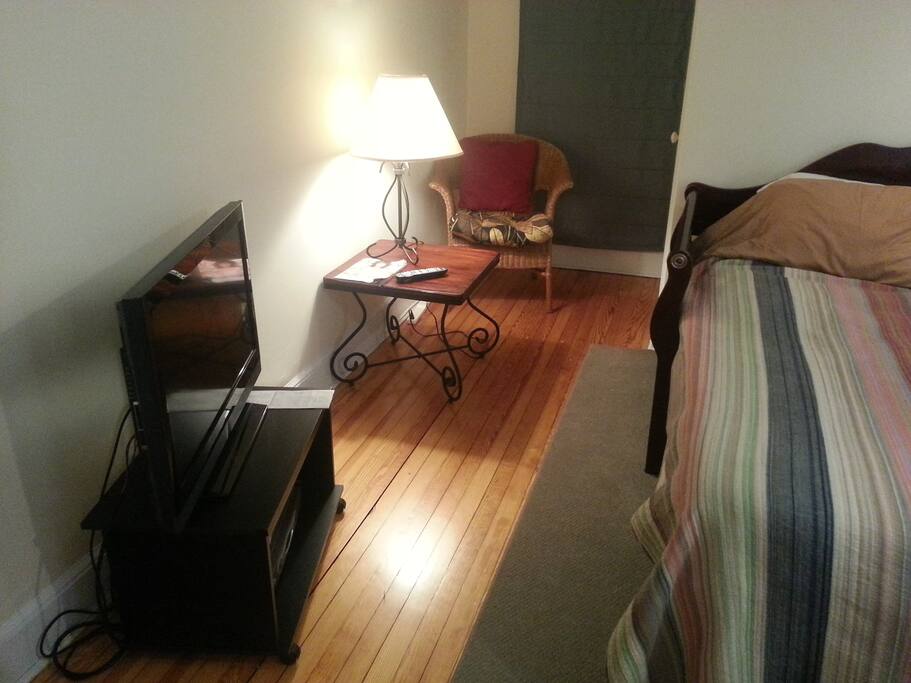 Cable tv, & walk-in closet (behind the bed).