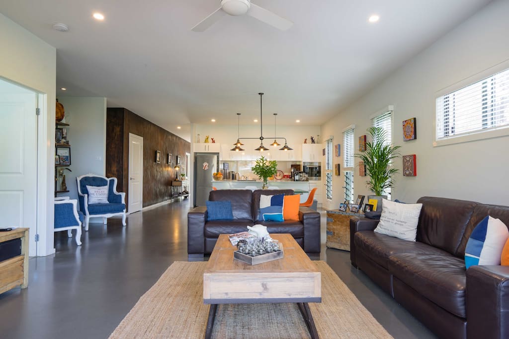 Kitchen/dining/lounge area